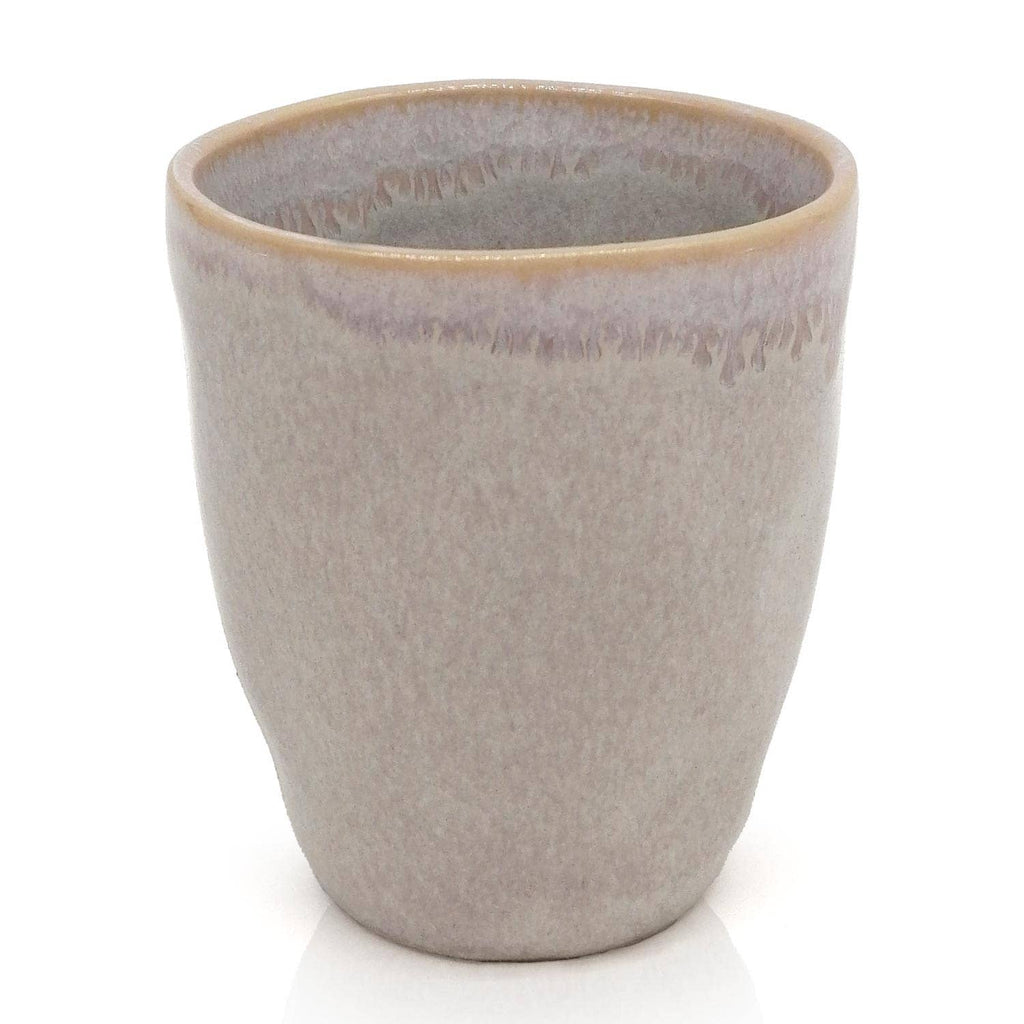 Espresso kopje van aardewerk in zandkleur