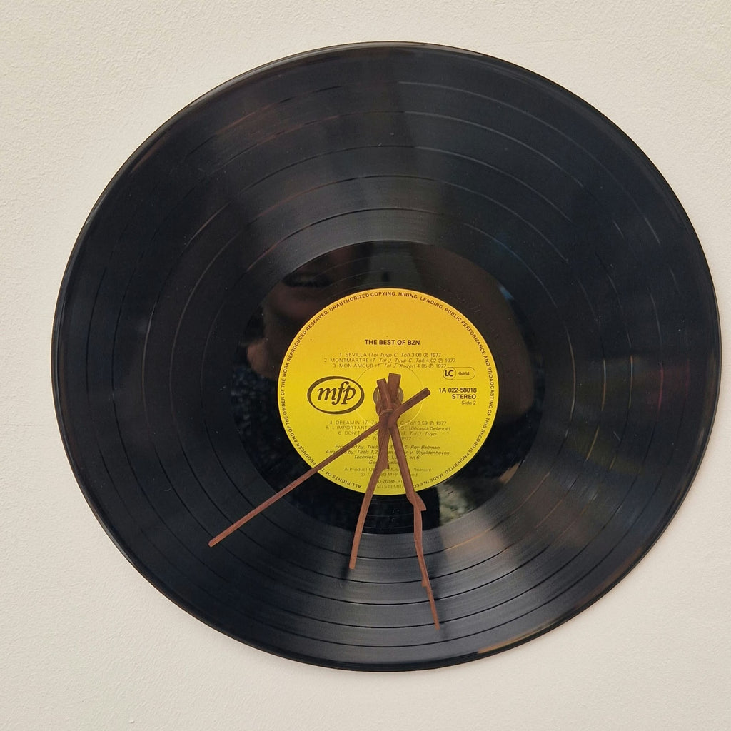 6973ca546c51700180f9ca2f_klok-houten-wijzer-geel-groen-oranje-label-boven_1791144449106.jpeg