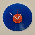 6973ca546c51700180f9ca2f_klok-plaat-blauw-met-rood-oranje-label-wijzers-wit-met-rode-secondewijzer-boven_1791143927793.jpeg