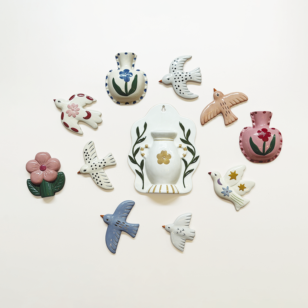 Keramische Wanddecoratie Vaas met blauwe Bloem – 13,6 cm