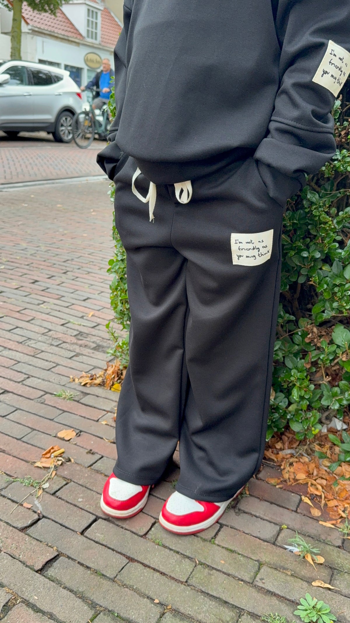 Girls Comfy Wide Leg Broek met Tekstpatch – Zwart & Kaki