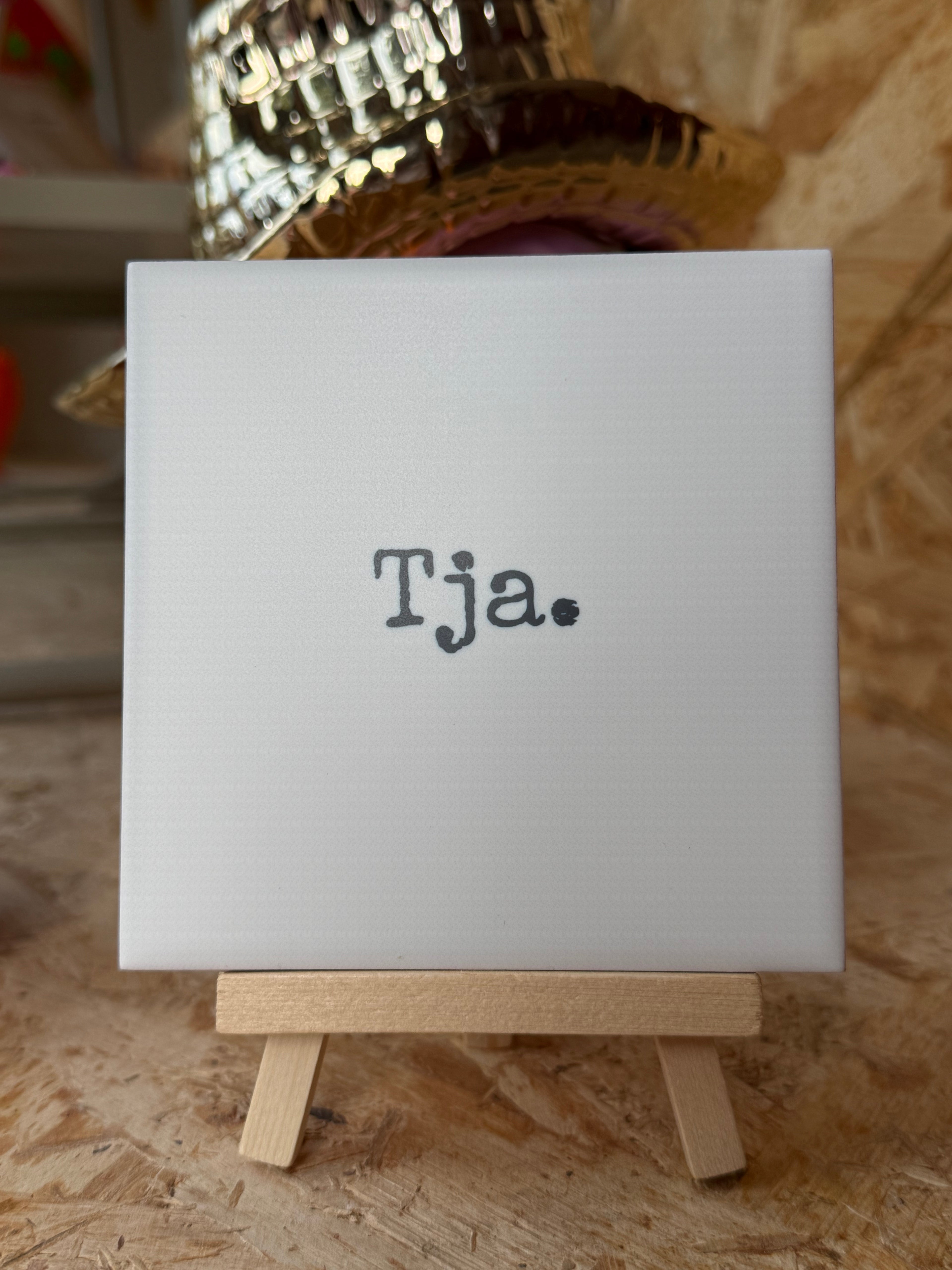 Tegeltje - Tja.