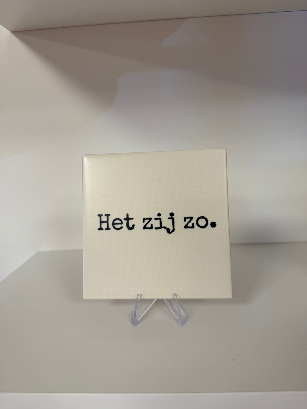 Tegeltje - Het zij zo.