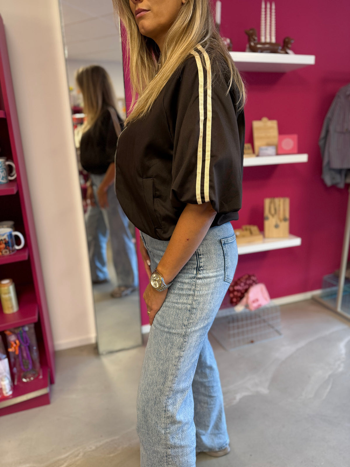 Bomber Shelly – Bruin