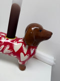 Teckel kandelaar met hartjes – rood/bruin