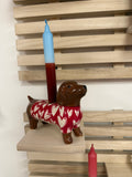 Teckel kandelaar met hartjes – rood/bruin